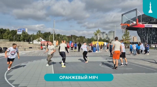 команды играют в баскетбол